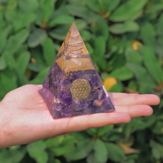 Amethyst Crystal Pyramid – Peaceful Energy and Chakra Healing