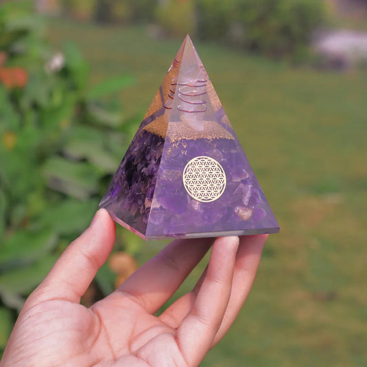 Amethyst Crystal Pyramid – Peaceful Energy and Chakra Healing