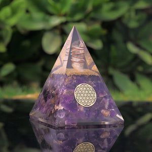 Amethyst Crystal Pyramid – Peaceful Energy and Chakra Healing