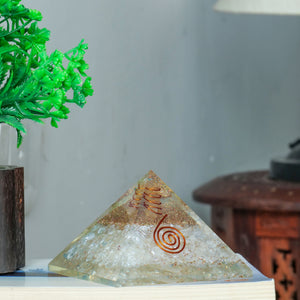 Gemstone Pyramid Clear Quatz